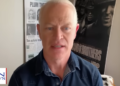 Ator de Hollywood diz que supera momentos difíceis por meio da fé: “Converso e ouço a Deus”