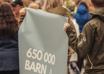 Após 40 anos, Marcha pela Vida volta às ruas da Noruega com forte presença de jovens