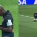 Jogador do Equador dá exemplo cristão na Copa ao orar de joelhos mesmo após derrota