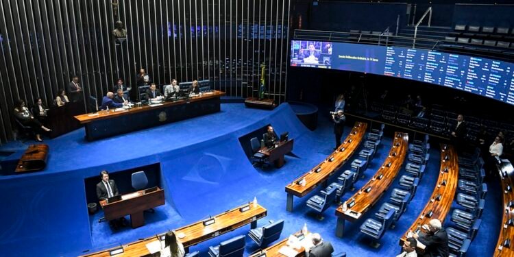 Senado derruba resolução sobre aborto legal em menores sem a autorização dos pais