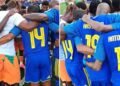 Eliminados da Copa, jogadores de Curaçao oram com a Costa do Marfim após jogo
