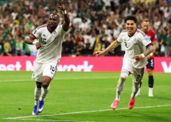 México vence, elimina a Tchéquia e se mantém 100% na Copa do Mundo