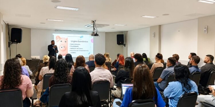 Curso sobre gestão e fiscalização de contratos administrativos é ministrado aos servidores do Iperon