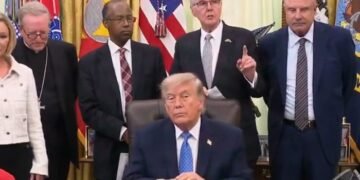 Comissão da Casa Branca para a Liberdade Religiosa entrega relatório a Trump sobre as crescentes ameaças à fé