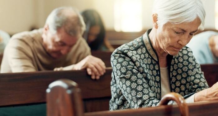 Religião e fé prolongam vidas em até 7 anos, revela estudo abrangente