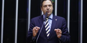 “Racismo religioso”? Deputado é denunciado à PGR por opinião