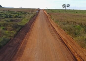 Rodovia 457 passa por manutenção completa, melhorando as condições de trafegabilidade na região do Vale do Jamari