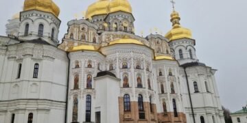 Ataque de drone russo incendeia catedral histórica na Ucrânia
