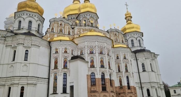 Ataque de drone russo incendeia catedral histórica na Ucrânia