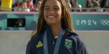 Rayssa Leal, skatista que sempre se declarou cristã, assume namoro com influenciadora