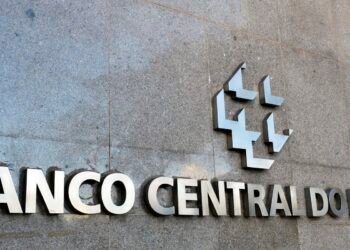 Mercado financeiro eleva previsão da Selic para 13,75% ao ano