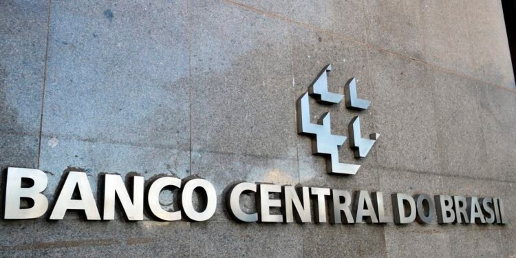 Mercado financeiro eleva previsão da Selic para 13,75% ao ano