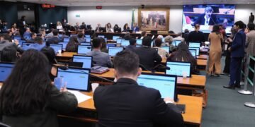 ‘Esquerda levou surra’, diz deputada sobre redução da maioridade