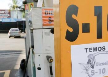 Petrobras ajusta preços do diesel para R$ 1,12