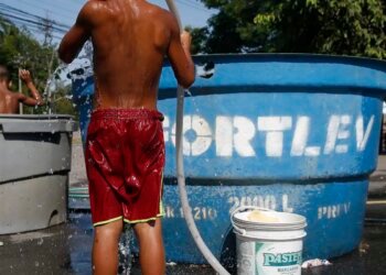 Quase metade das crianças do mundo está exposta a riscos climáticos