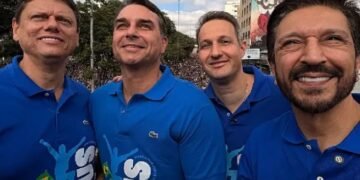 Flávio Bolsonaro na Marcha para Jesus narra ‘guerra espiritual’