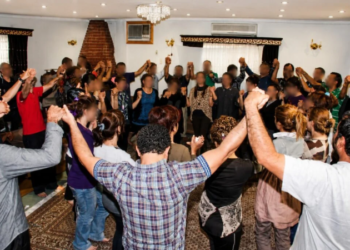 Irã registra fechamento de 50 mil mesquitas enquanto cristianismo cresce