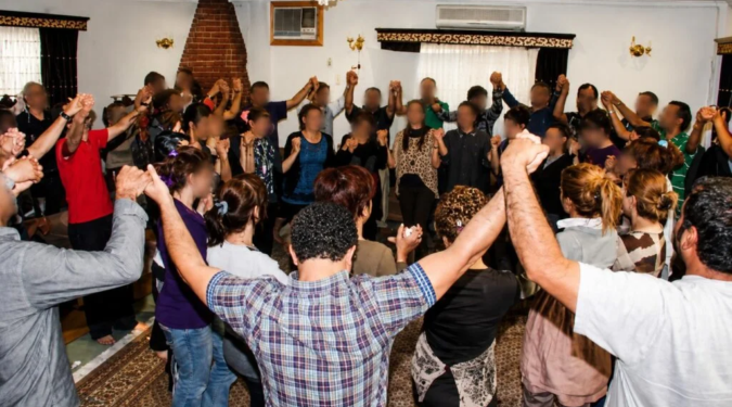 Irã registra fechamento de 50 mil mesquitas enquanto cristianismo cresce