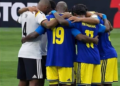 Jogadores de Curaçao oram com os alemães após derrota por 7 a 1