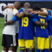 Jogadores de Curaçao oram com os alemães após derrota por 7 a 1