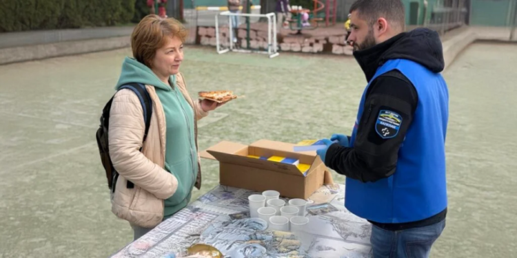 Cristãos levam esperança e pizza a soldados e civis em zona de guerra na Ucrânia