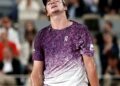 João Fonseca luta, mas dá adeus a Roland Garros após revés para Mensik