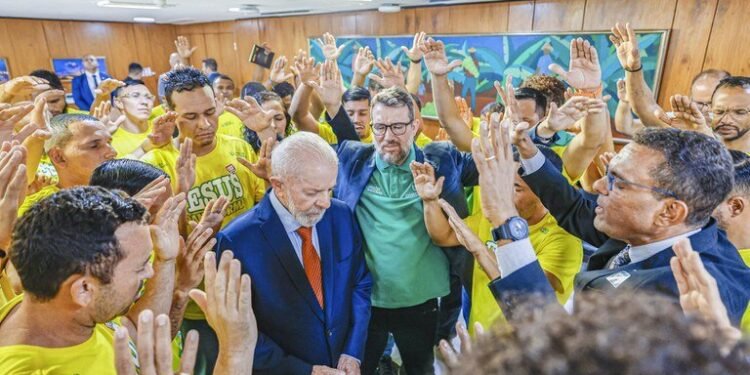Eleições 2026: PT critica uso eleitoral da religião em carta direcionada aos evangélicos