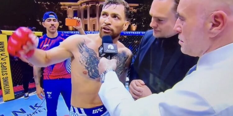 Brasileiro vence UFC na Casa Branca e prega João 3.16