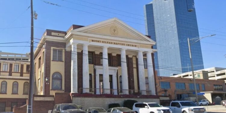 Igreja fundada por ex-escravos há 150 anos fecha templo histórico