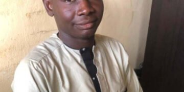 Músico nigeriano condenado à morte por letra de canção aguarda decisão