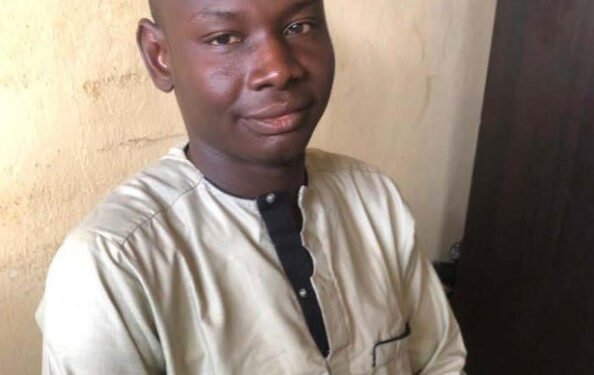 Músico nigeriano condenado à morte por letra de canção aguarda decisão