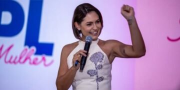 Michelle Bolsonaro deixa presidência do PL Mulher: entenda o motivo