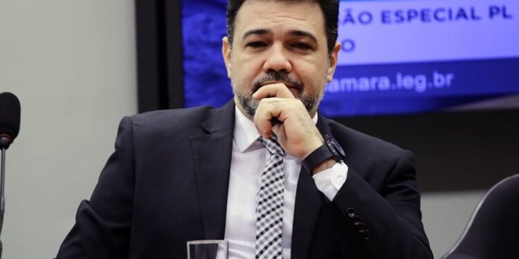 Feliciano diz acreditar em extraterrestres e dá explicação bíblica