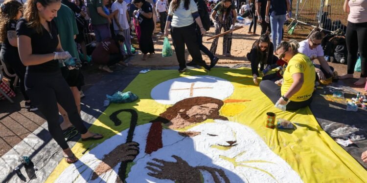 Jovens no DF se unem por tapetes de Corpus Christi e “jejum” de telas