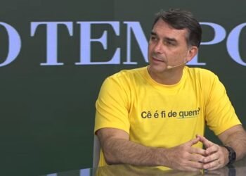 Flávio Bolsonaro promete indicar conservador ao STF se for eleito