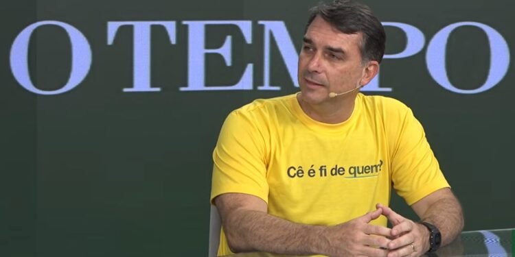 Flávio Bolsonaro promete indicar conservador ao STF se for eleito