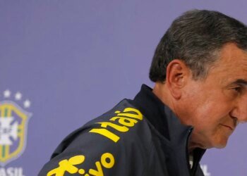 Parreira permanece internado na UTI com quadro de infecção pulmonar