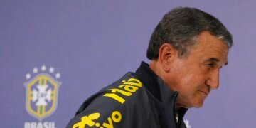 Parreira permanece internado na UTI com quadro de infecção pulmonar