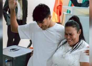 Após sobreviver 5 dias sob escombros, jovem retorna à igreja e testemunha: ‘Sou um milagre’