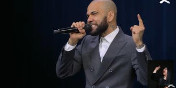 Daniel Alves relembra encontro com Jesus na prisão: “Era mais feliz do que ganhando milhões”