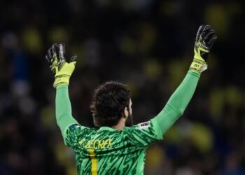 Presidente da CBF veta camisa vermelha para goleiros no jogo de amanhã