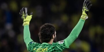 Presidente da CBF veta camisa vermelha para goleiros no jogo de amanhã