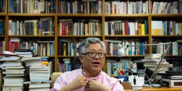 Liberdade religiosa: Pastor Ezra Jin chega aos EUA após detenção