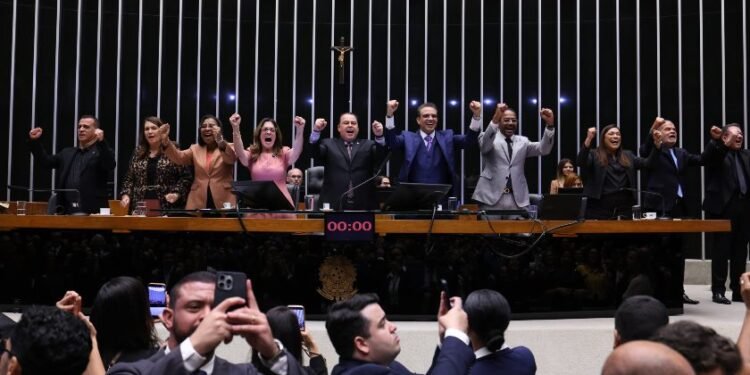 Câmara dos Deputados homenageia os 49 anos da Igreja Universal