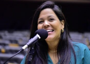 Priscila Costa desiste da candidatura ao Senado pelo Ceará