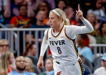 Jogadora da WNBA critica participação de atletas trans em ligas femininas