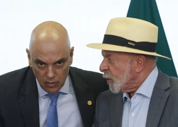 Lula convida Moraes para um café após evento no Planalto