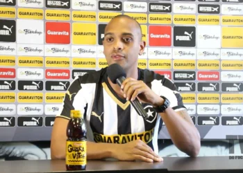Ex-jogador do Botafogo é vítima de ventania no Rio de Janeiro