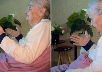 Idosa com Alzheimer emociona ao adorar a Deus: ‘A doença não apagou o temor ao Senhor’