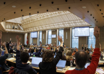 Pastores contestam lei que proíbe símbolos religiosos no Parlamento da Suíça